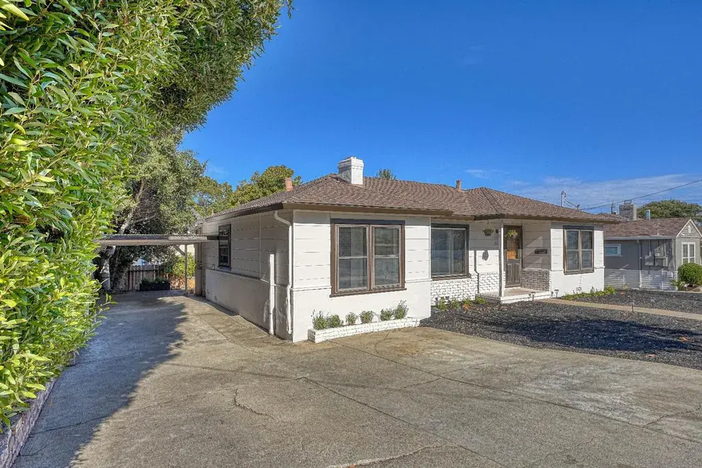 257 Edinburgh Ave Monterey, CA 93940
