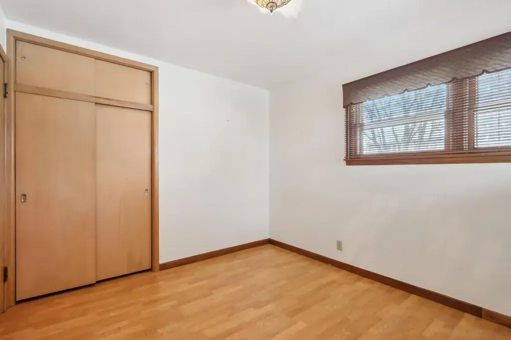 5435 West Midland DRIVE Milwaukee, WI 53220