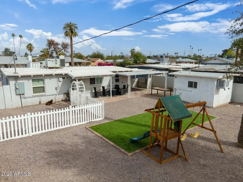 2205 W Cambridge Ave Phoenix, AZ 85009