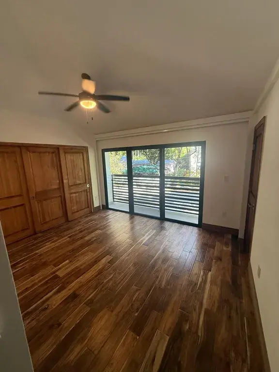 2802 Crystal Ct Miami, FL 33133