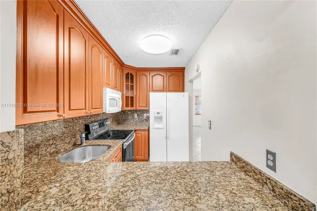 4813 SW 145th Ave Miami, FL 33175