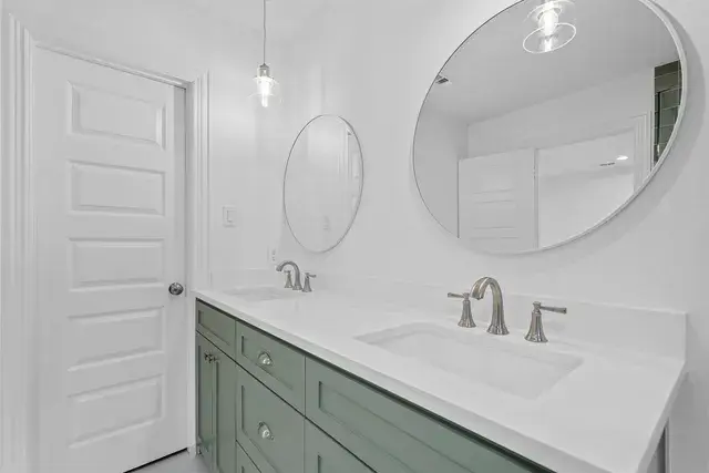 207 N Hampton Rd Dallas, TX 75208