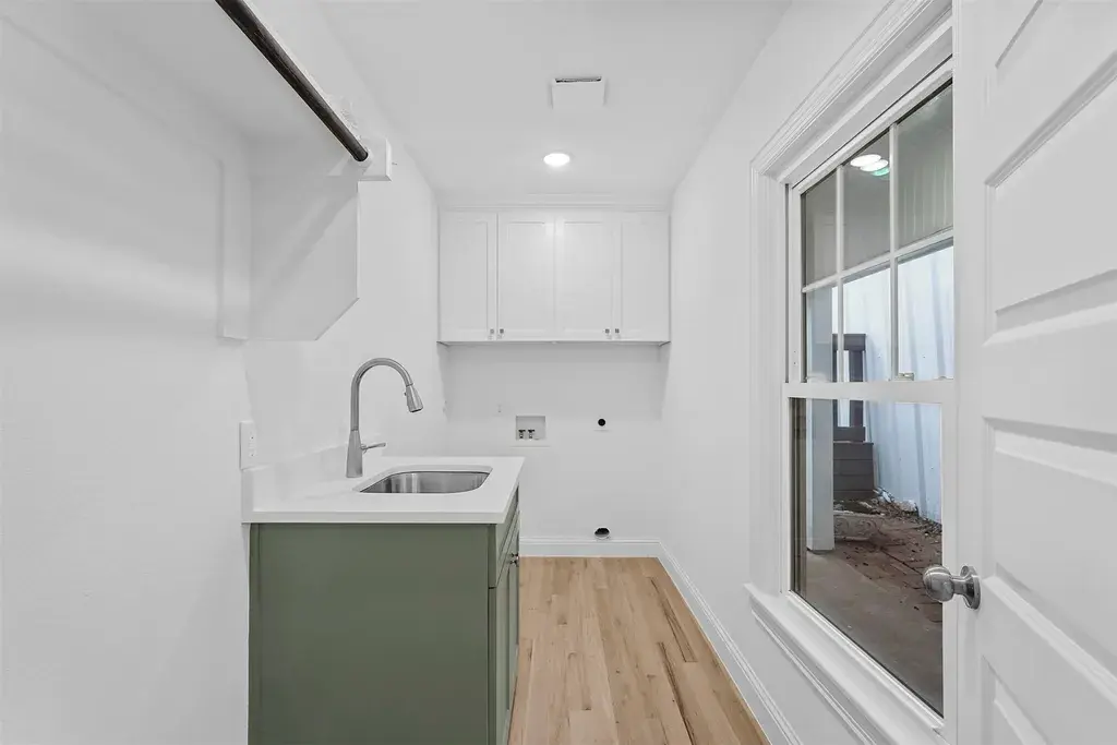 207 N Hampton Rd Dallas, TX 75208