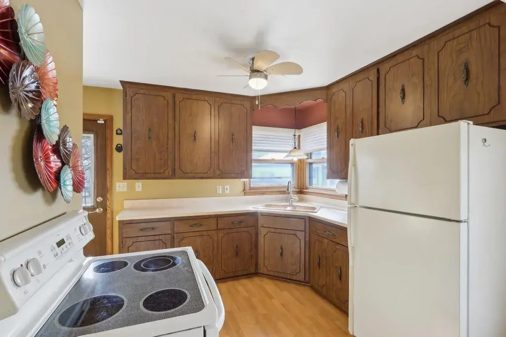 5435 West Midland DRIVE Milwaukee, WI 53220