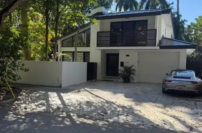 2802 Crystal Ct Miami, FL 33133