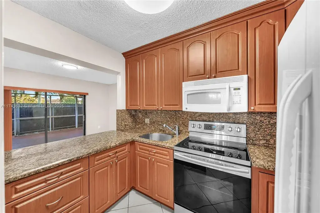 4813 SW 145th Ave Miami, FL 33175