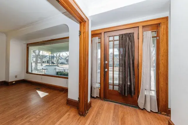 3432 South 15th STREET Milwaukee, WI 53215