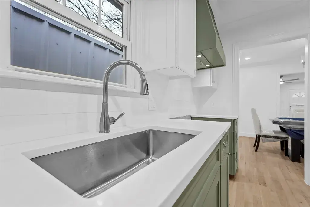 207 N Hampton Rd Dallas, TX 75208