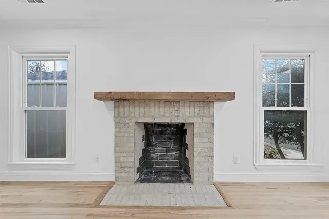 207 N Hampton Rd Dallas, TX 75208