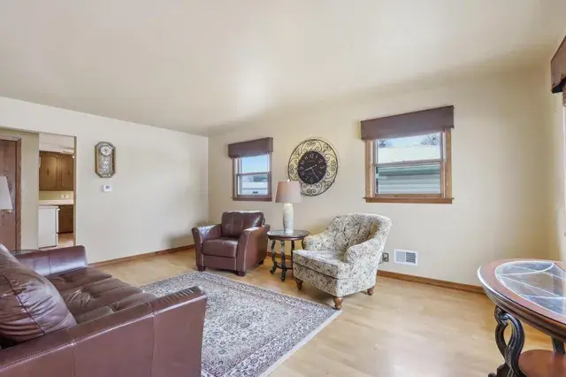 5435 West Midland DRIVE Milwaukee, WI 53220