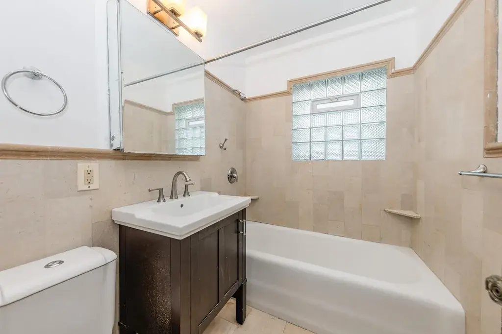 3432 South 15th STREET Milwaukee, WI 53215