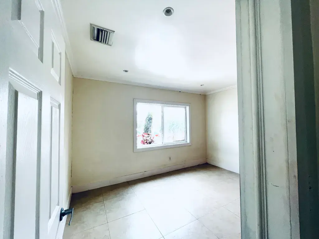 3526 NW 16th Ter Miami, FL 33125