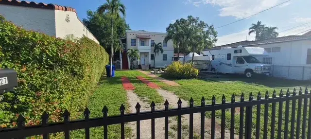 1627 SW 19th Ter Miami, FL 33145