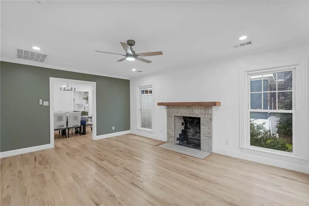 207 N Hampton Rd Dallas, TX 75208