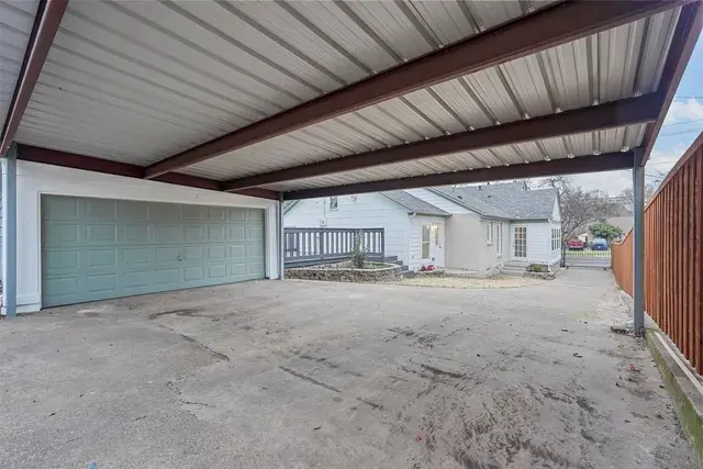 207 N Hampton Rd Dallas, TX 75208