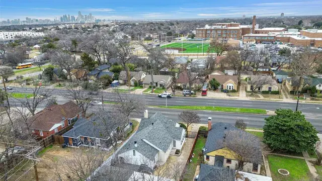 207 N Hampton Rd Dallas, TX 75208