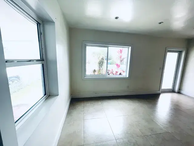 3526 NW 16th Ter Miami, FL 33125